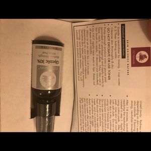 Glycolic 30% and chemical peel neutralizer